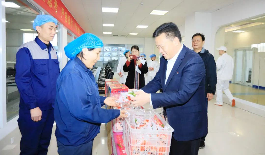 新春慰問(wèn)送關(guān)懷——集團(tuán)黨委書(shū)記、董事長(zhǎng)慰問(wèn)春節(jié)期間堅(jiān)守崗位的一線職工