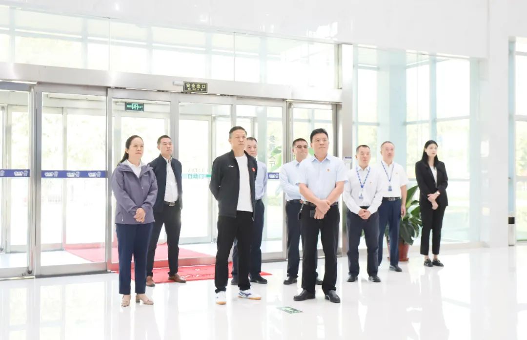 快樂(lè)過(guò)“雙節(jié)”，安全不放假｜河南農(nóng)投集團(tuán)黨委書(shū)記、董事長(zhǎng)李曉寰一行蒞臨花花牛乳業(yè)集團(tuán)開(kāi)展“雙節(jié)”安全生產(chǎn)大檢查活動(dòng)并慰問(wèn)一線職工、