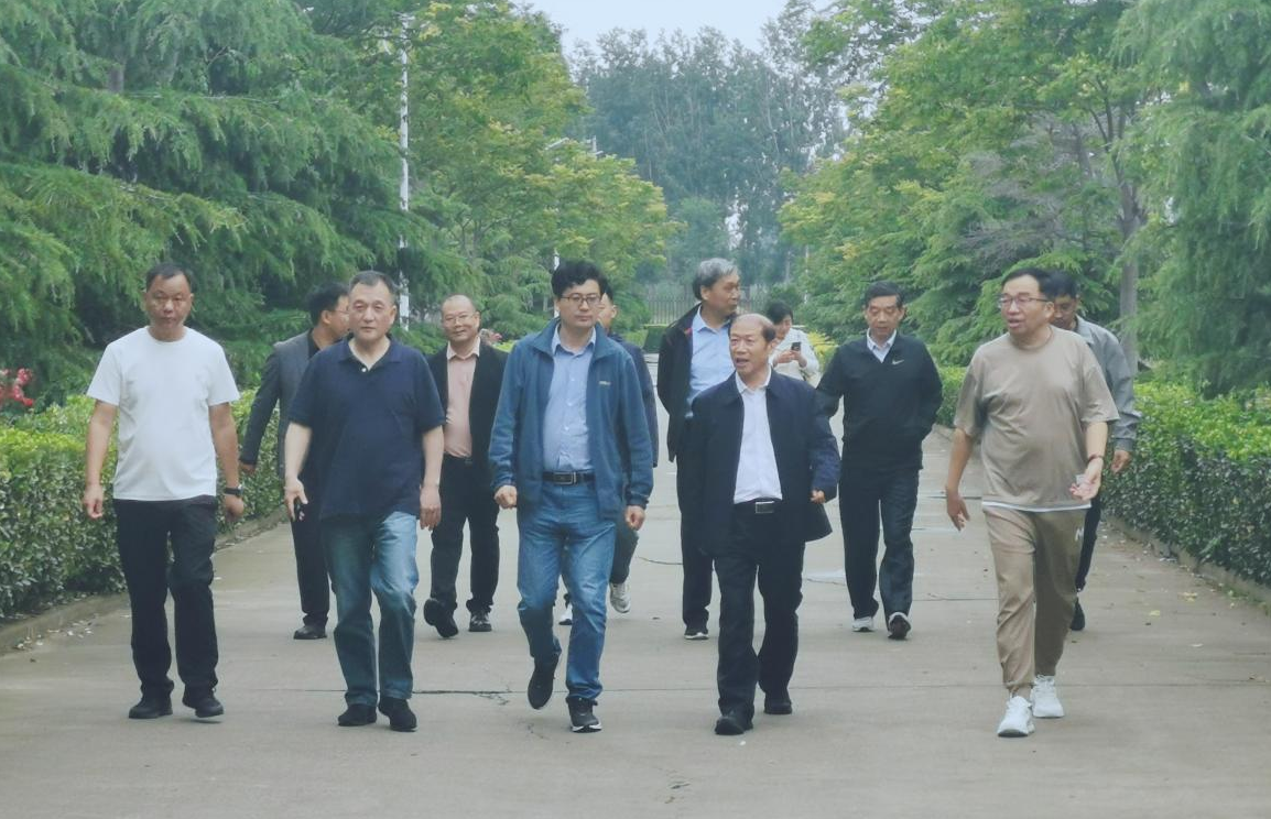 花花牛丨河南農(nóng)業(yè)大學(xué)黨委副書(shū)記、校長(zhǎng)介曉磊一行蒞臨花花牛河南瑞亞參觀調(diào)研