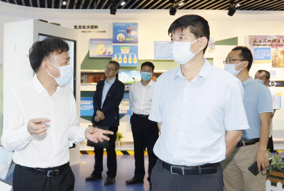 快訊丨河南省人民政府國(guó)有資產(chǎn)監(jiān)督管理委員會(huì)副主任劉銀志蒞臨花花牛乳業(yè)集團(tuán)參觀座談