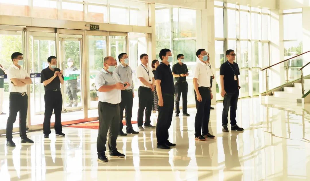 快訊 | 湖北省農(nóng)業(yè)廳副廳長王海濤等領(lǐng)導一行蒞臨河南花花牛乳業(yè)集團參觀調(diào)研
