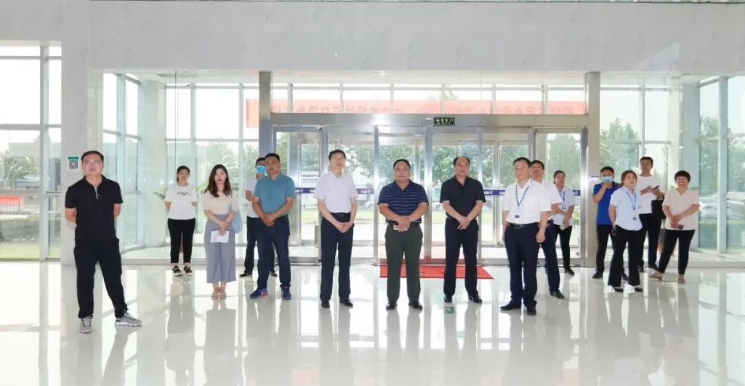 快訊 | 河南省人民政府食品安全委員會辦公室第三批食品安全示范區(qū)驗收組領(lǐng)導(dǎo)蒞臨花花牛乳業(yè)集團(tuán)驗收食品安全示范區(qū)建設(shè)情況