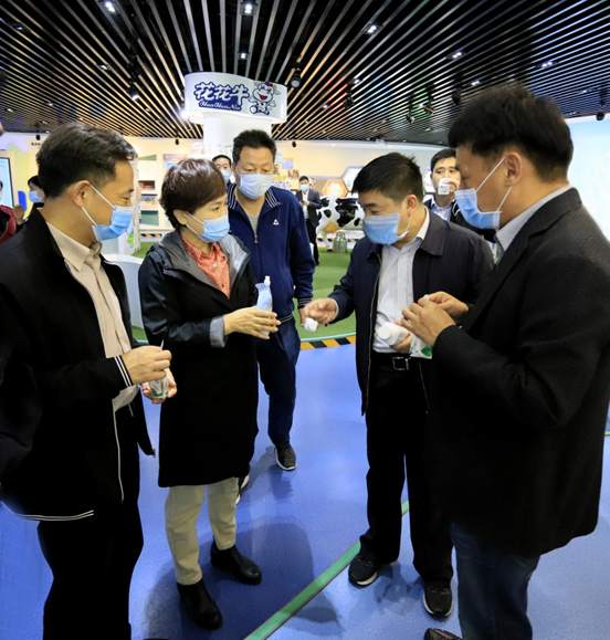 鄭州市人大副主任孫黎、市政府副市長(zhǎng)李喜安一行 蒞臨花花牛開展“三送一強(qiáng)”活動(dòng)