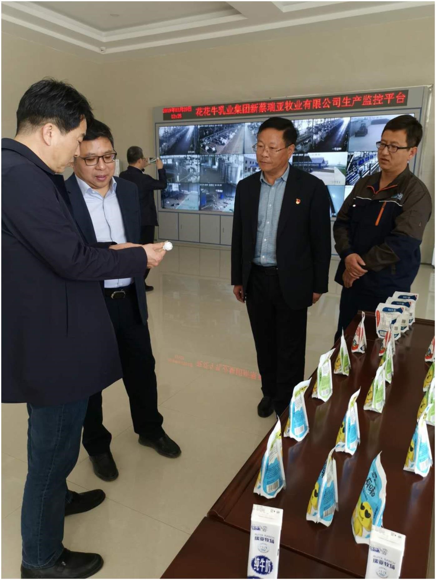 中國建設銀行河南省分行行長石永拴 蒞臨花花牛新蔡瑞亞牧業(yè)有限公司考察調(diào)研