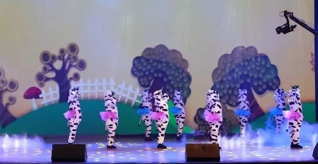 “贏在2019”，花花牛乳業(yè)集團(tuán)2019年新春晚會(huì)盛大開(kāi)幕