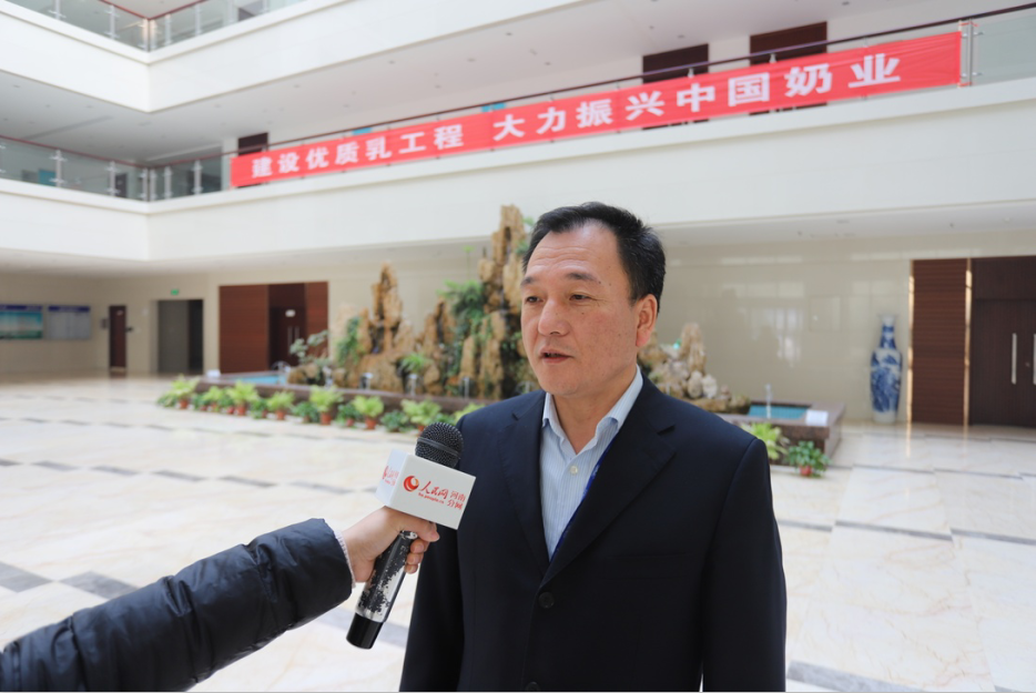 振興中國奶業(yè)，花花牛在行動