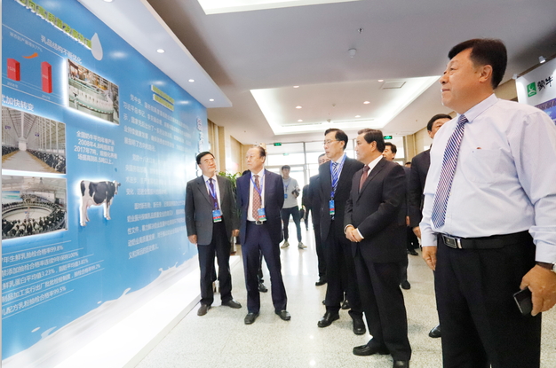 花花牛亮相中國奶業(yè)20強呼倫貝爾峰會，共話中國奶業(yè)振興！