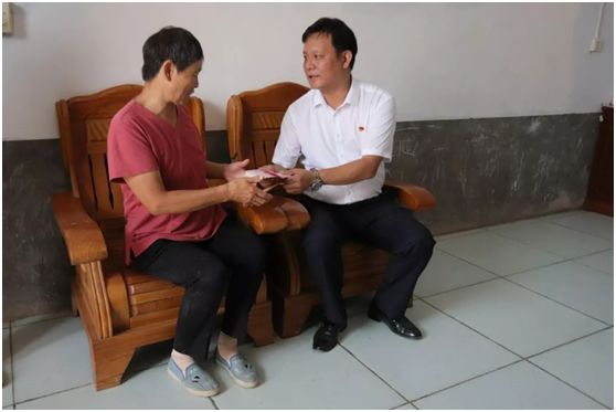 秋種化肥進(jìn)農(nóng)戶 精準(zhǔn)扶貧及時(shí)雨 | 花花牛集團(tuán)精準(zhǔn)扶貧在行動 秋種化肥進(jìn)農(nóng)戶 精準(zhǔn)扶貧及時(shí)雨 | 花花牛集團(tuán)精準(zhǔn)扶貧在行動