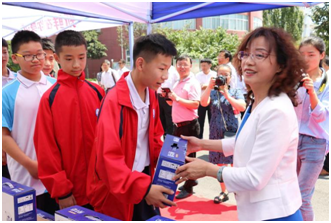 “健康中原，牛奶伴您行——花花牛乳業(yè)集團2018中國小康牛奶行動” 公益助學啟動儀式隆重舉行