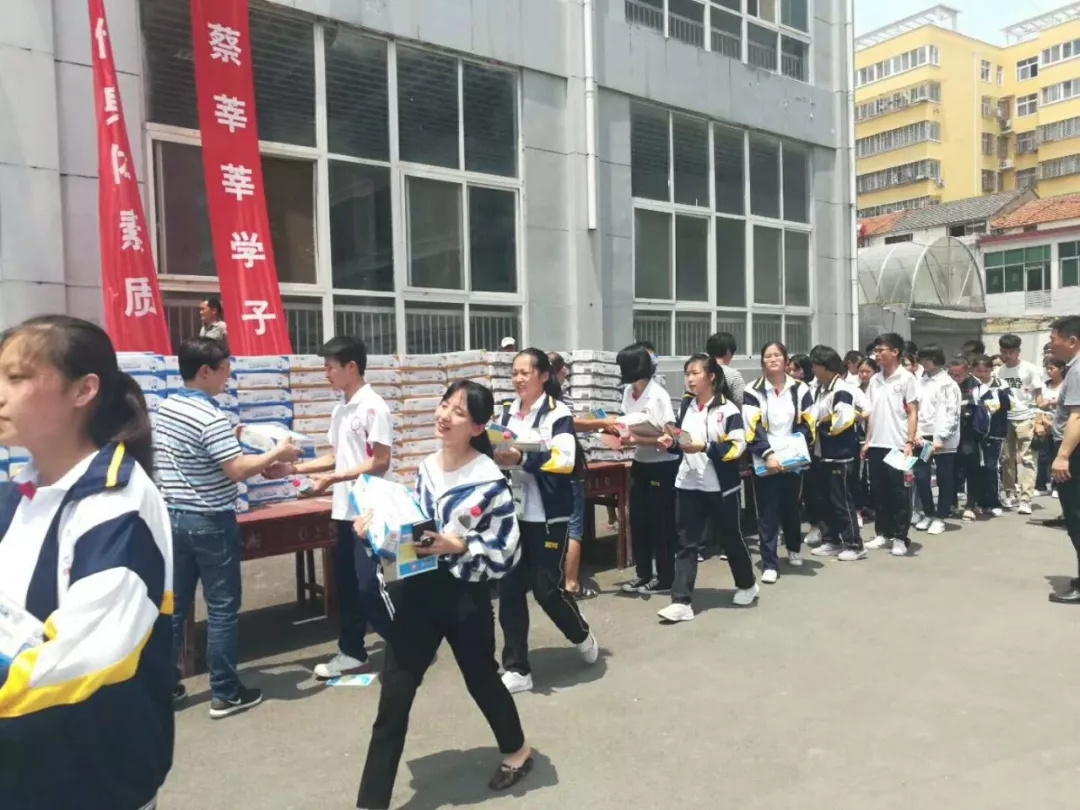 花花牛|捐助教育100萬元！做公益，我們是認(rèn)真的！