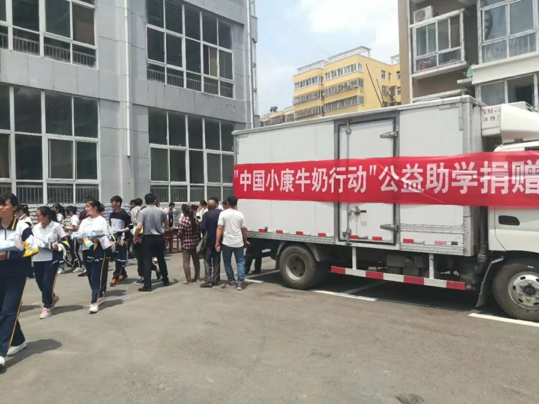 花花牛|捐助教育100萬元！做公益，我們是認(rèn)真的！