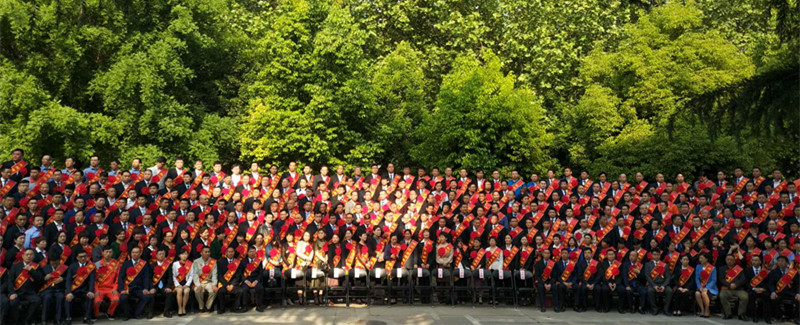 河南花花牛乳業(yè)集團股份有限公司阮曉琦、王曉龍榮獲“鄭州市勞動模范”榮譽稱號