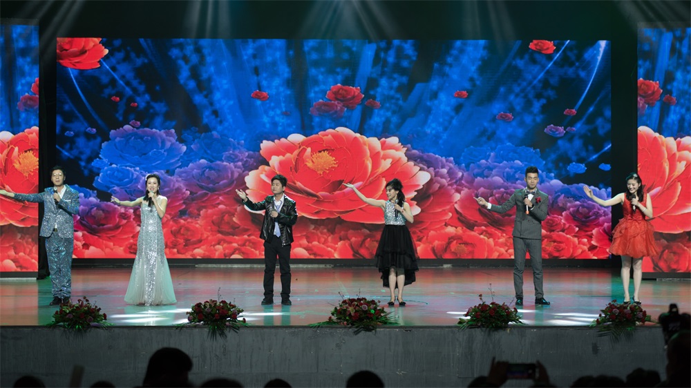 “不忘初心、聚力前行” 花花牛集團(tuán)2018迎新春聯(lián)歡會(huì)隆重舉行