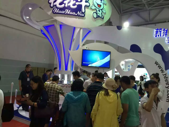 花花牛牛氣沖天！農(nóng)業(yè)部長品嘗“領暢”點贊，又獲國際奶業(yè)平臺青睞