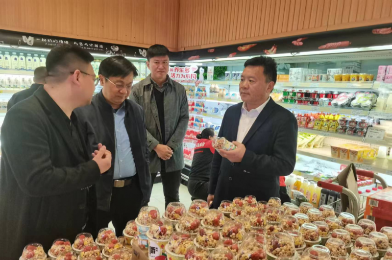 走訪調(diào)研拓市場(chǎng) 凝心聚力謀發(fā)展--花花牛乳業(yè)集團(tuán)黨委書記、董事長(zhǎng)唐洪峰一行走訪銷售終端