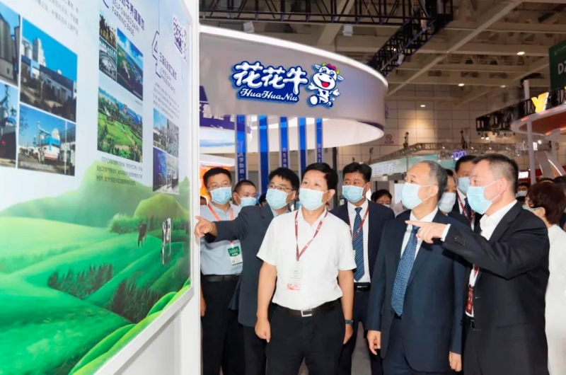 第十三屆奶業(yè)大會(huì)暨D20峰會(huì)在泉城濟(jì)南召開 | 花花牛乳業(yè)榮膺“優(yōu) 秀乳品加工企業(yè)”