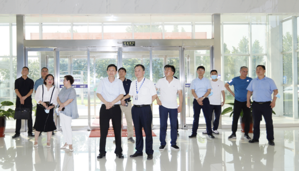 快訊|鄭州市二七區(qū)委副書(shū)記、區(qū)長(zhǎng)虎榮鑫蒞臨河南花花牛乳業(yè)集團(tuán)調(diào)研