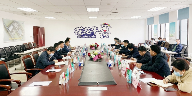 河南省委常委、副省長(zhǎng)費(fèi)東斌蒞臨 花花牛乳業(yè)集團(tuán)調(diào)研