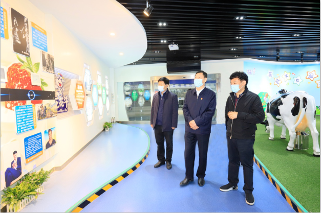 河南省委農辦主任、農業(yè)農村廳廳長申延平一行調研河南花花牛乳業(yè)集團