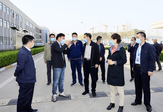 鄭州市人大副主任孫黎、市政府副市長李喜安一行 蒞臨花花牛開展“三送一強”活動