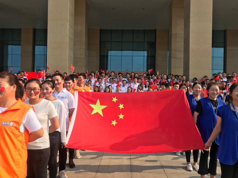 花花牛 唱紅歌 祝福我的國(guó)?。?！