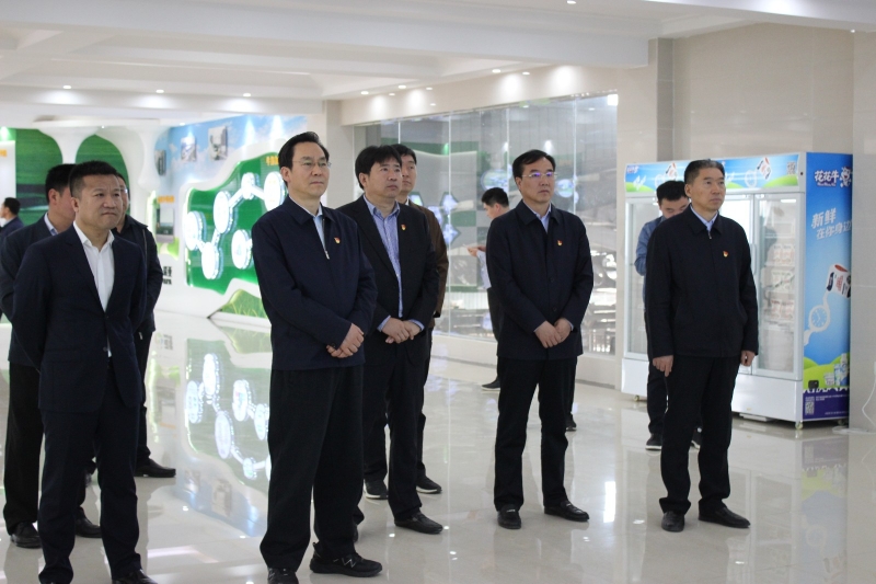 河南省委常委、組織部部長(zhǎng)孔昌生 蒞臨河南花花牛集團(tuán)魯山瑞亞牧業(yè)有限公司調(diào)研