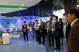 鄭州市二七區(qū)區(qū)委、統(tǒng)戰(zhàn)部部長王玉紅蒞臨花花牛生物科技有限公司參觀指導(dǎo)