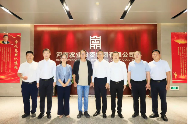 東方甄選俞敏洪先生到訪河南農(nóng)投集團，品嘗花花牛產(chǎn)品并給予高度評價